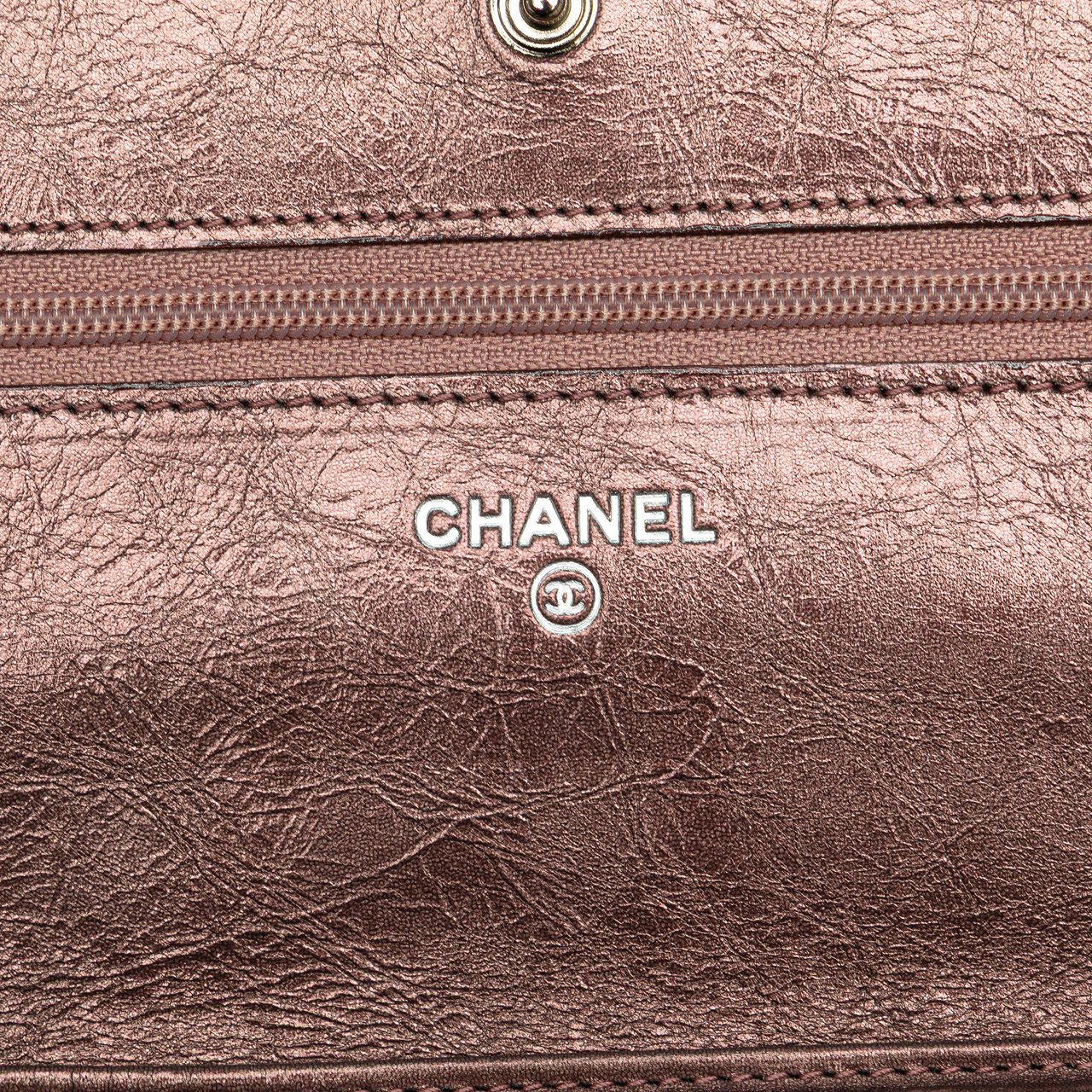 Chanel Reissue 2.55 Quilted Metallic Aged Calfskin Wallet on Chain Roze