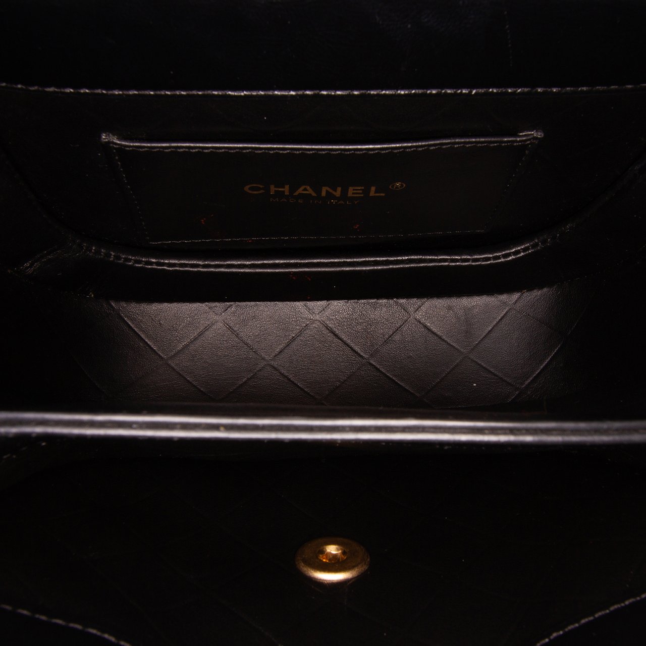 Chanel CC Quilted Calfskin Round Moon Messenger Flap Zwart