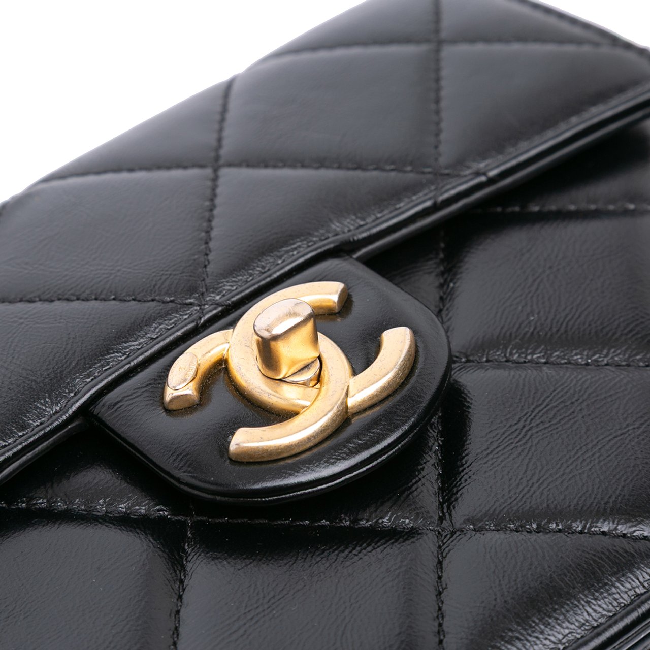 Chanel CC Quilted Calfskin Round Moon Messenger Flap Zwart