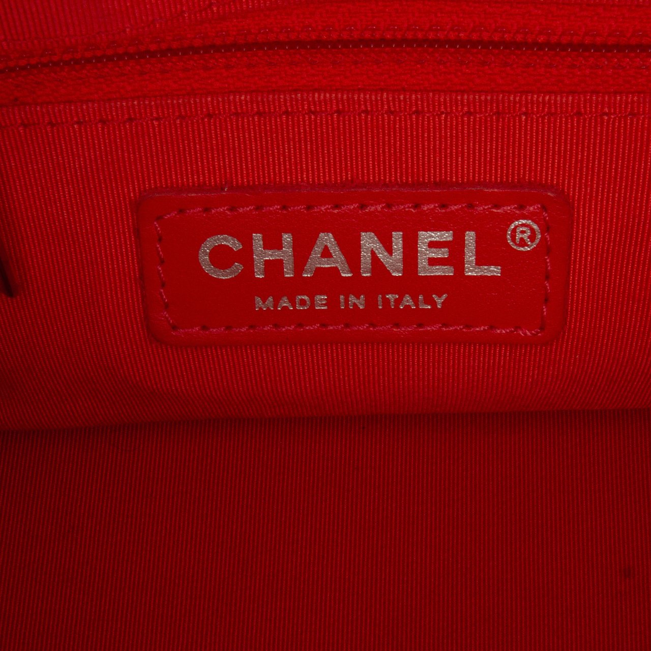 Chanel Small Chevron Lambskin Gabrielle Crossbody Rood