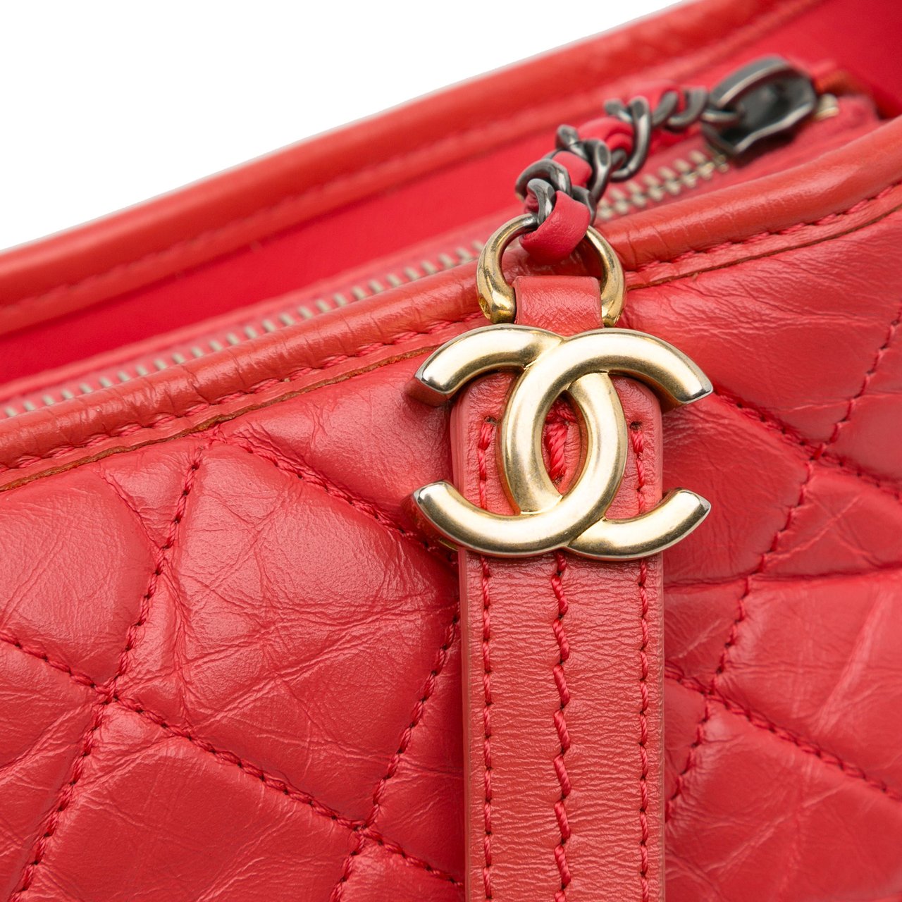 Chanel Small Chevron Lambskin Gabrielle Crossbody Rood