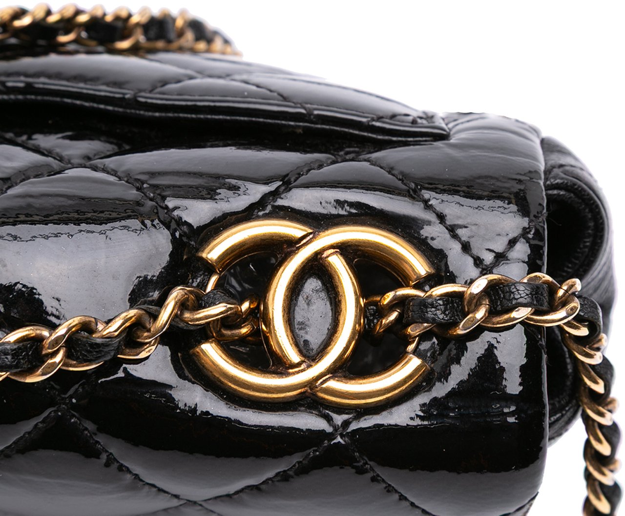 Chanel Paris-Salzburg Small Patent and Goatskin CC Eyelet Flap Zwart