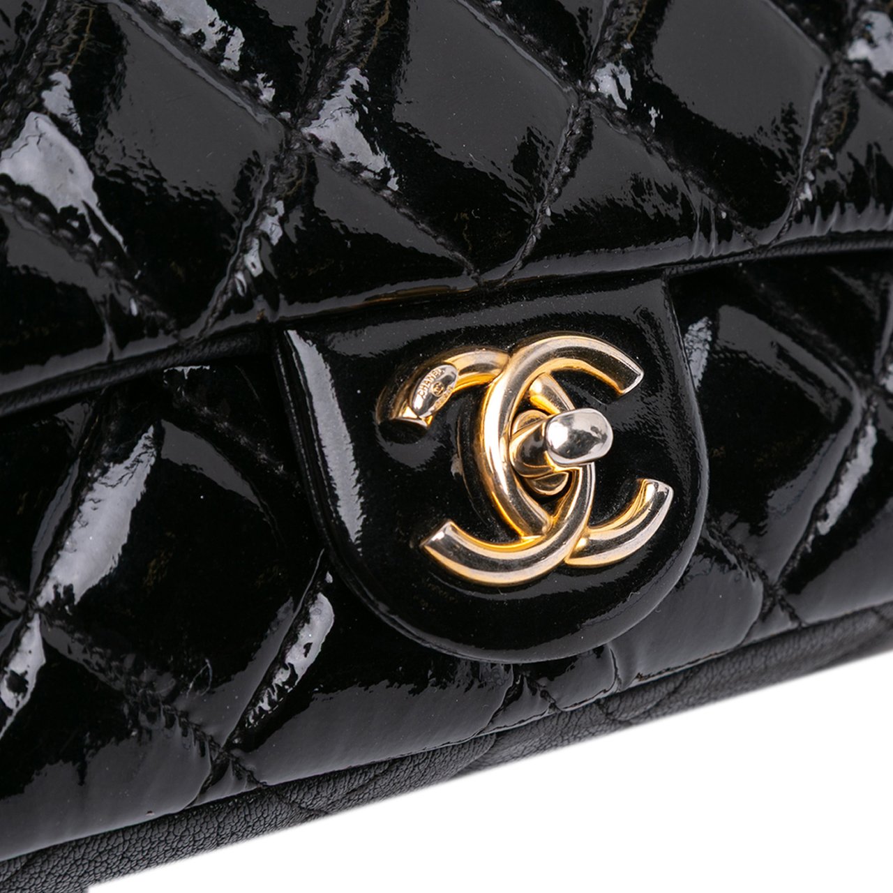 Chanel Paris-Salzburg Small Patent and Goatskin CC Eyelet Flap Zwart