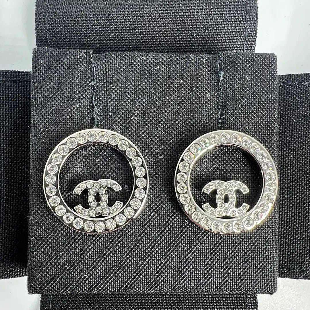 Chanel Chanel classic CC earrings silver/crystal full set / new Zilver