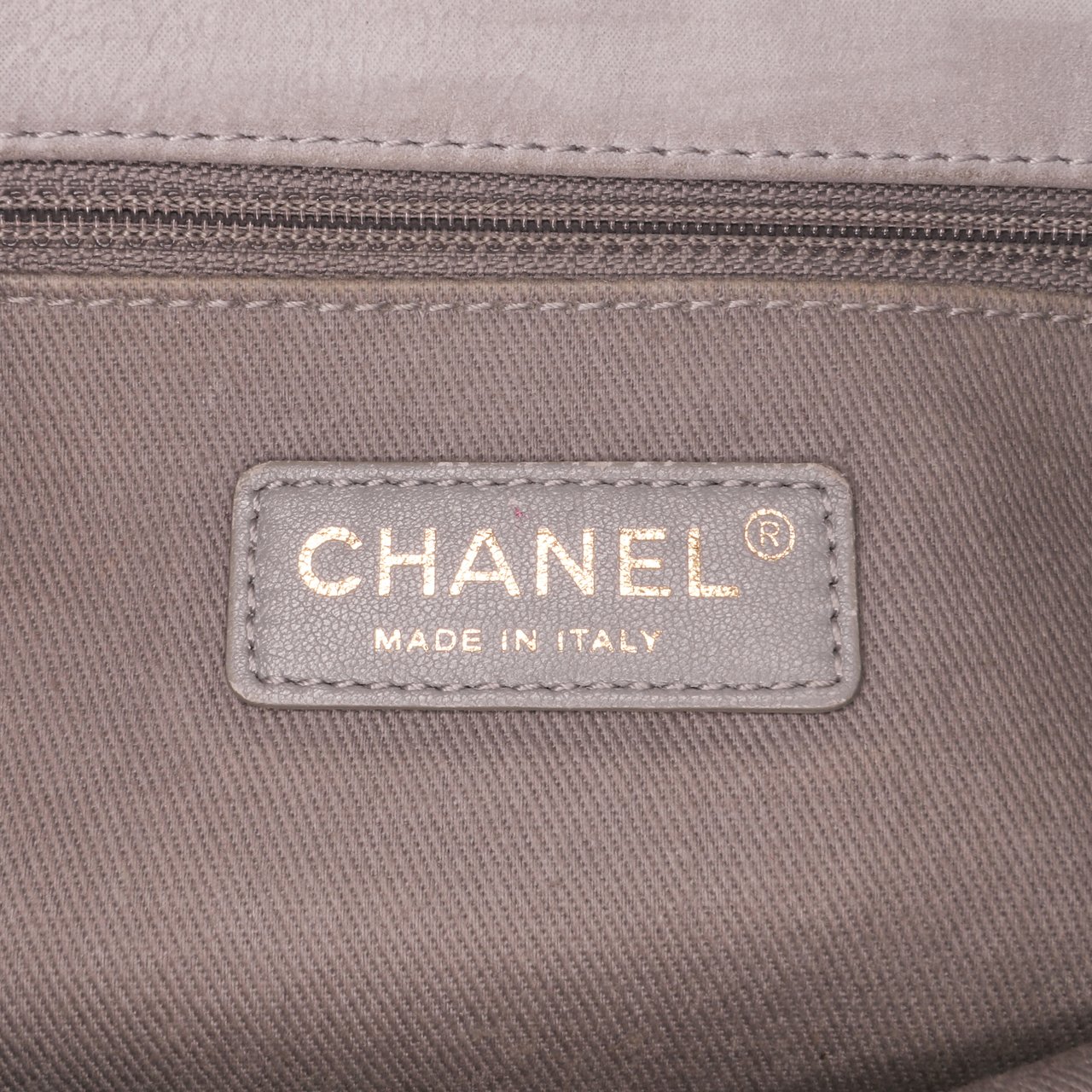 Chanel Jumbo Quilted Calfskin Triple Stitched Flap Grijs