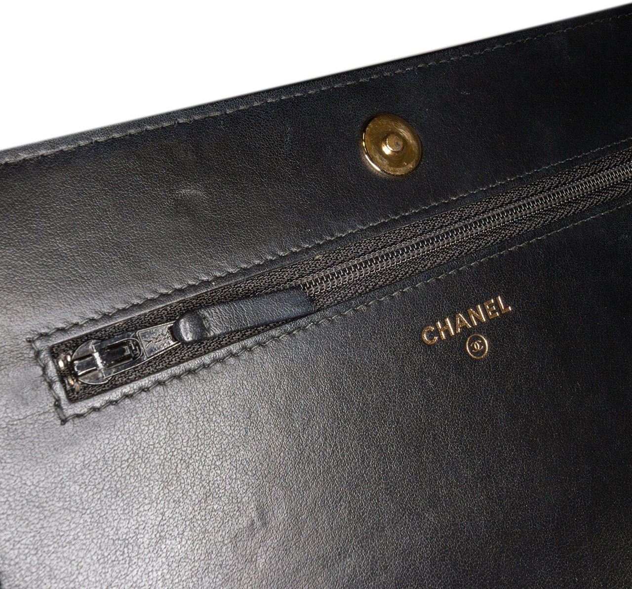 Chanel Quilted Crackled Patent Calfskin Pearl Wallet On Chain Zwart