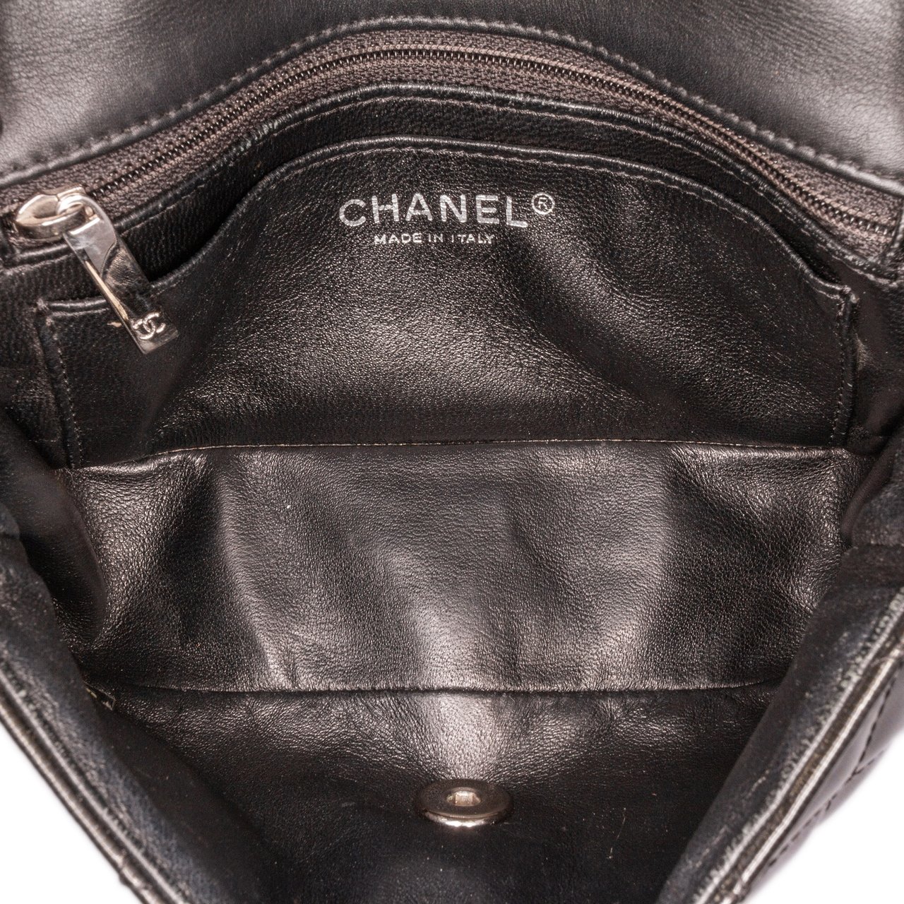 Chanel Mini Rectangular Classic Striped Patent Single Flap Zwart