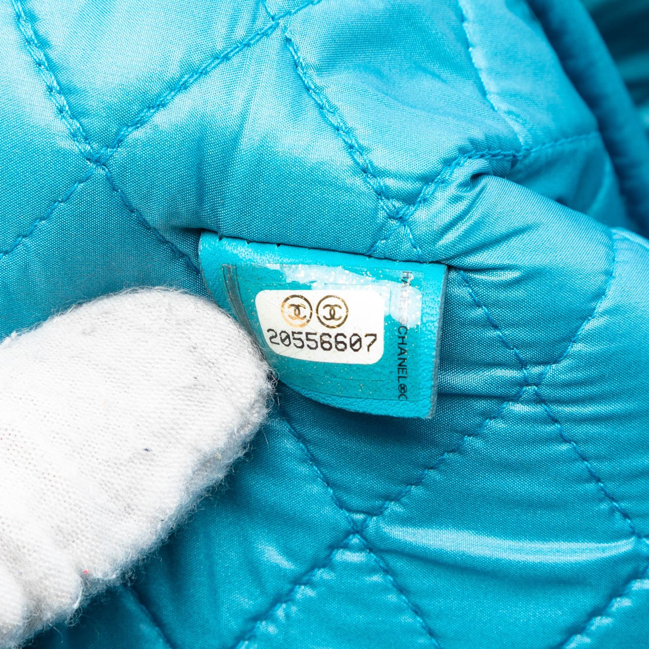 Chanel Small CC Quilted Patent O Case Clutch Blauw