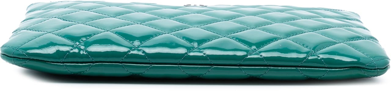 Chanel Small CC Quilted Patent O Case Clutch Blauw