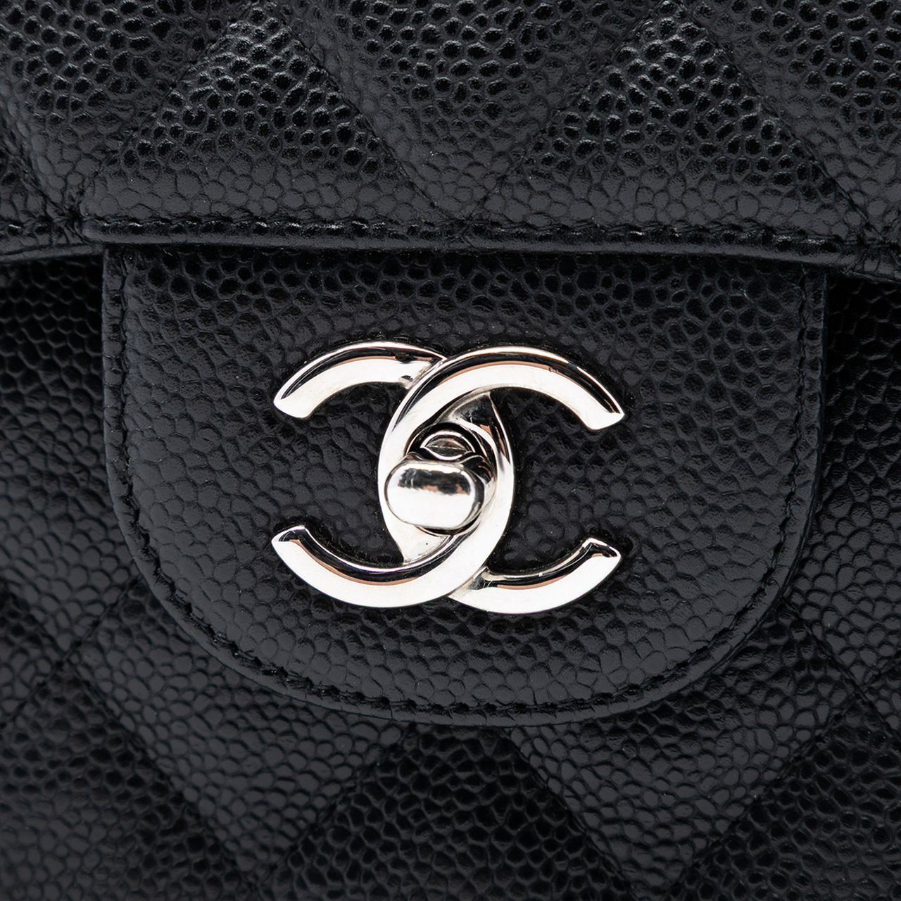 Chanel Jumbo Classic Caviar Double Flap Zwart