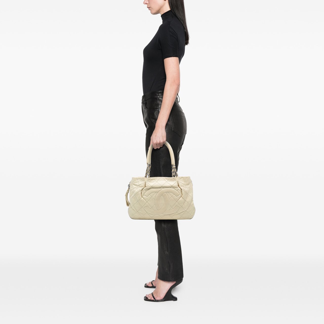 Chanel CC Quilted Caviar Expandable Tote Wit