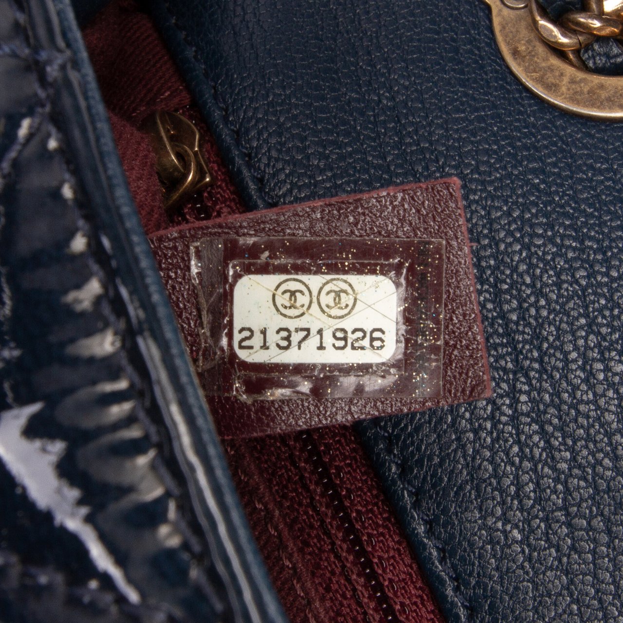 Chanel Paris-Salzburg Small Patent and Goatskin CC Eyelet Flap Blauw