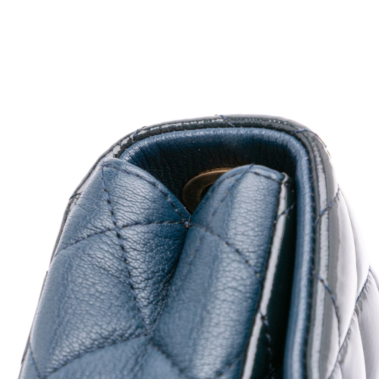 Chanel Paris-Salzburg Small Patent and Goatskin CC Eyelet Flap Blauw