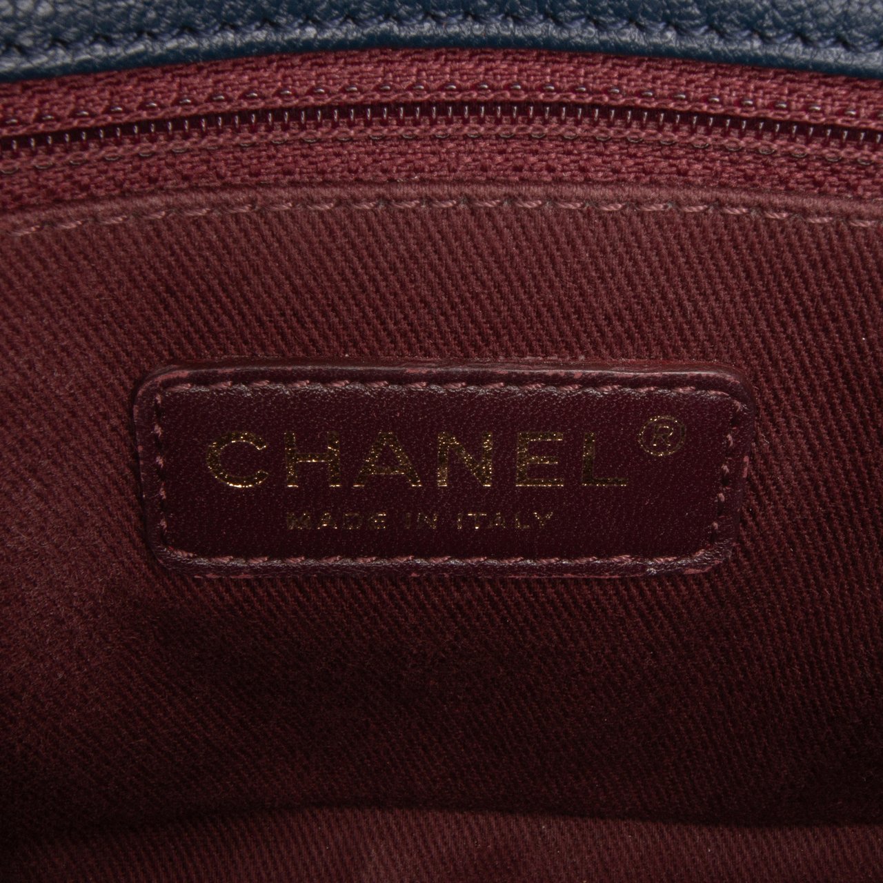Chanel Paris-Salzburg Small Patent and Goatskin CC Eyelet Flap Blauw