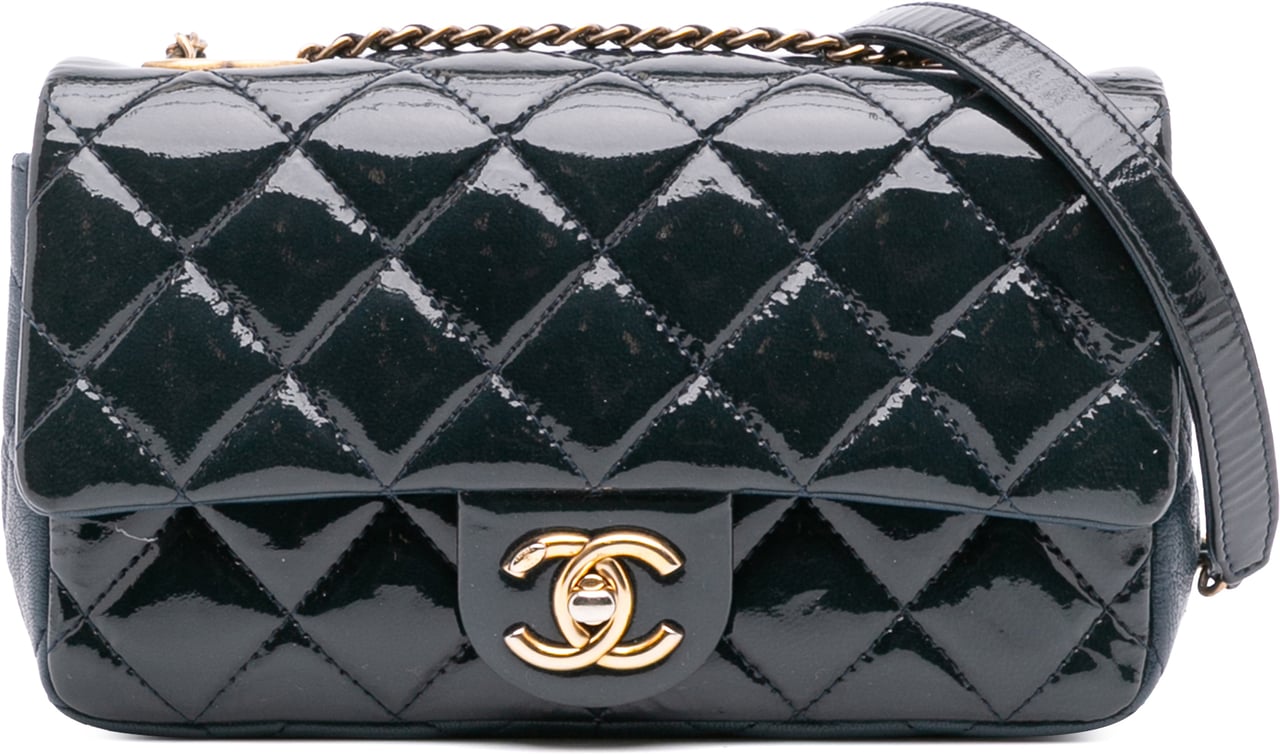 Chanel Paris-Salzburg Small Patent and Goatskin CC Eyelet Flap Blauw