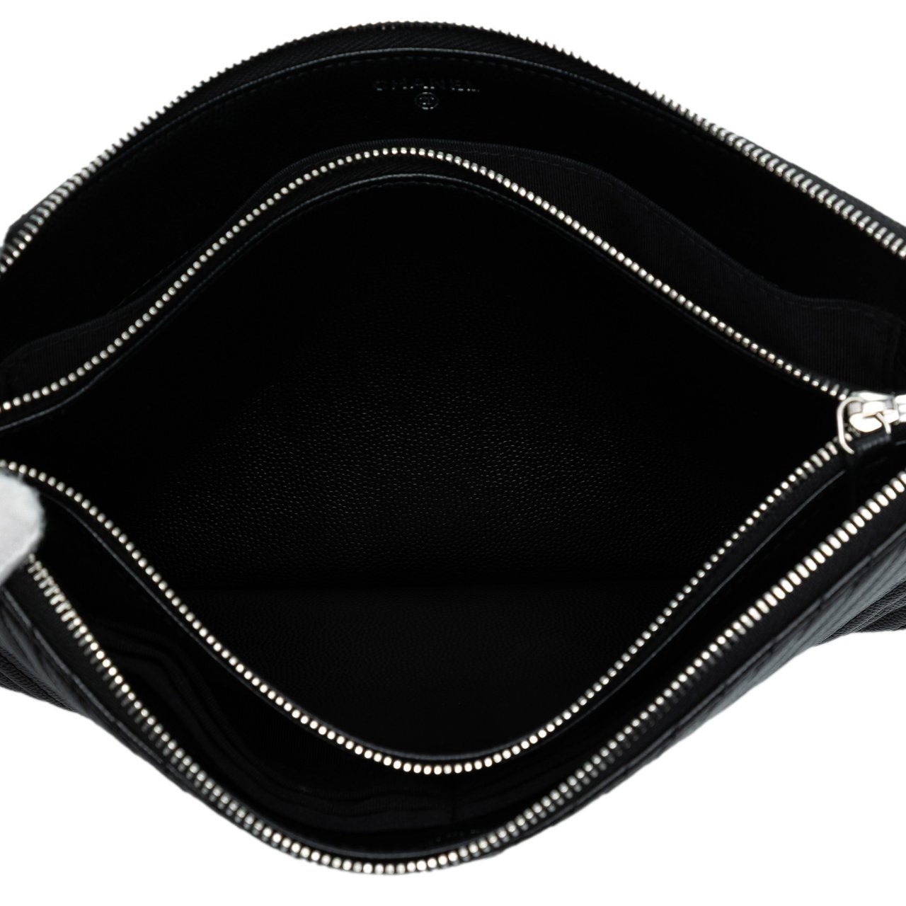 Chanel CC Chevron Caviar Zip Clutch Zwart