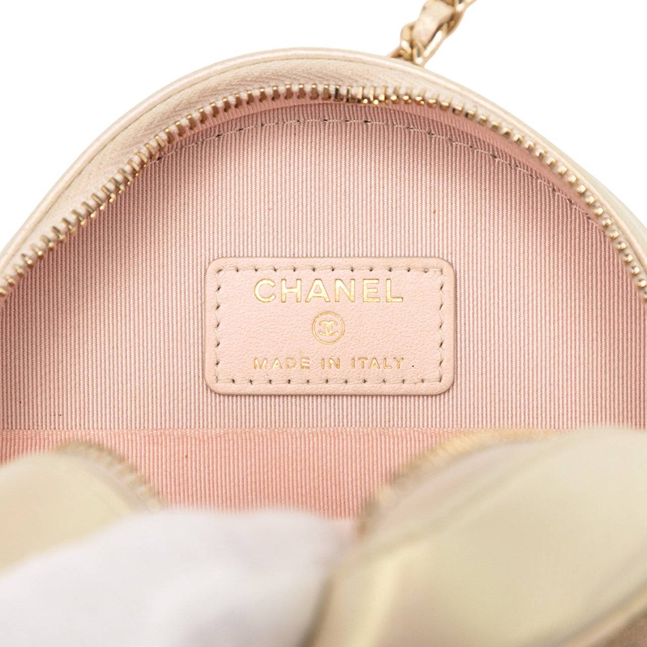 Chanel Quilted Iridescent Lambskin Round Clutch With Chain Goud