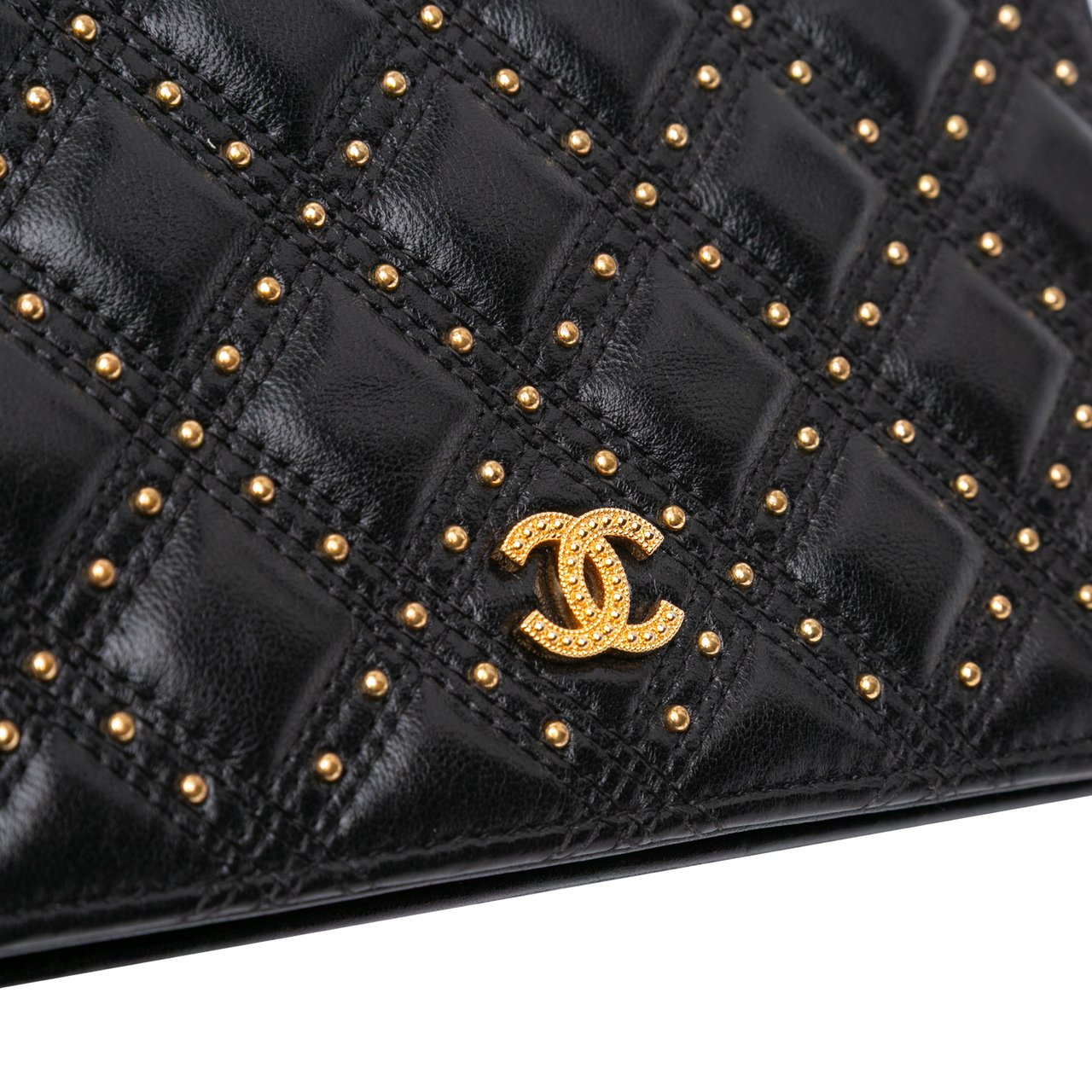 Chanel Lambskin Studded Diamond Stitch Wallet On Chain Zwart