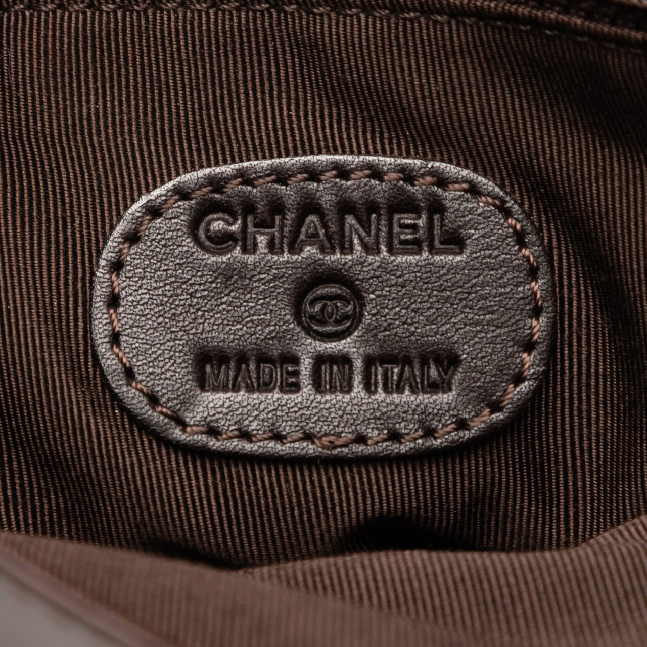 Chanel Lambskin Leather Crossbody Rood