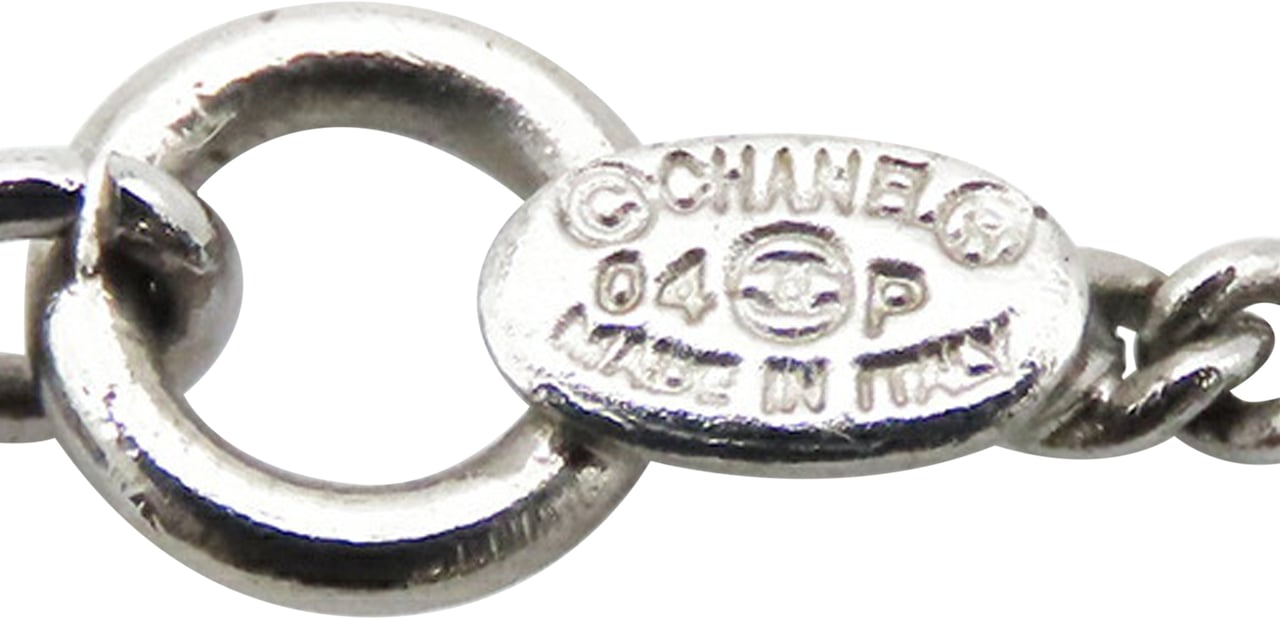 Chanel CC Silver Plated Enamel Heart and Clover Charm Pendant Necklace Zilver