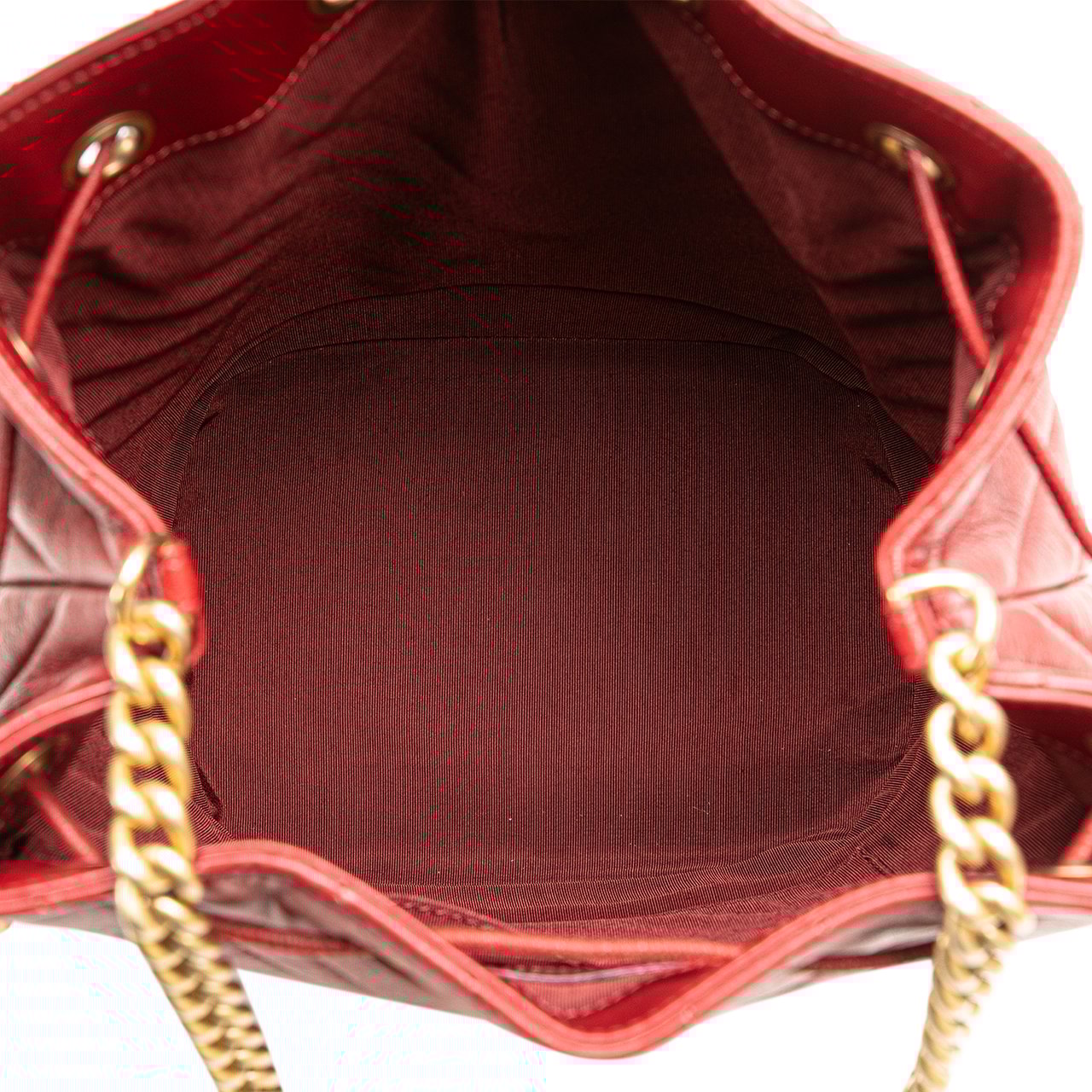 Chanel Paris Cosmopolite Medium Chevron Lambskin Bucket Bag Rood