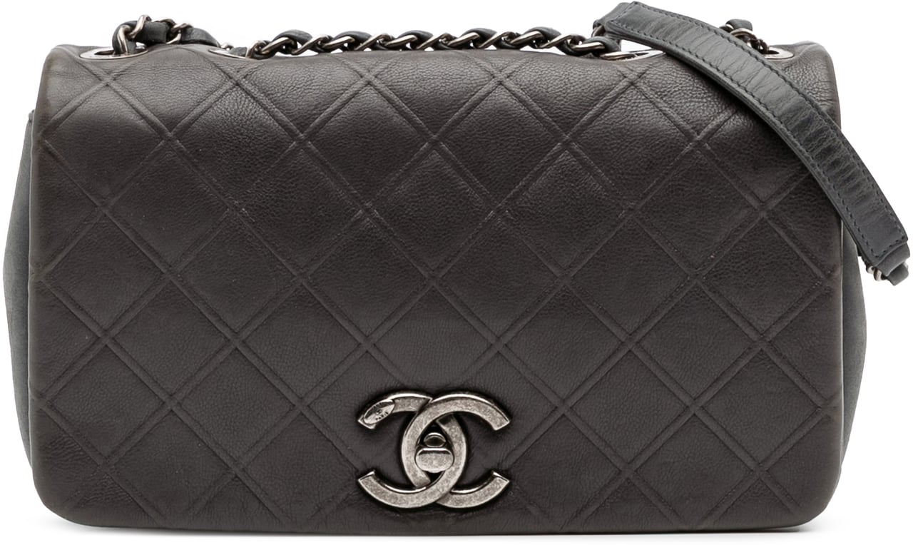 Chanel Medium Diamond Embossed Calfskin New Chic Flap Grijs