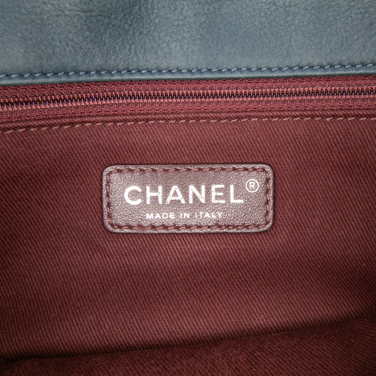 Chanel Medium Diamond Embossed Calfskin New Chic Flap Grijs