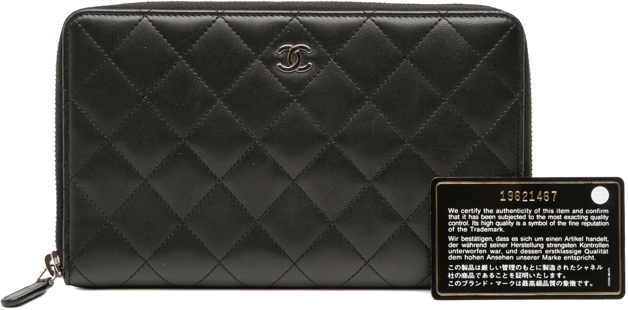 Chanel CC Quilted Lambskin Zip Around Wallet Zwart