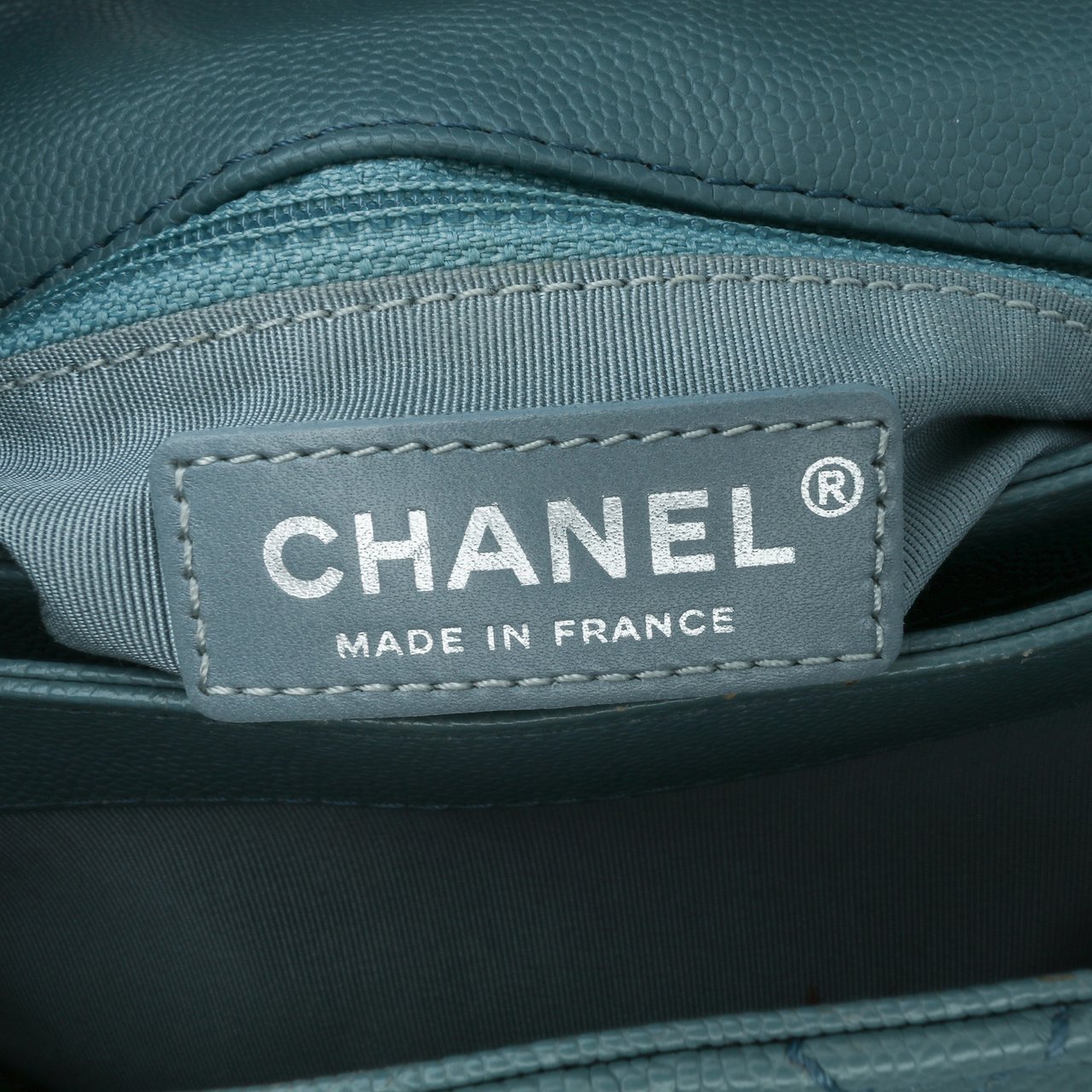 Chanel Medium Quilted Caviar Urban Companion Flap Blauw