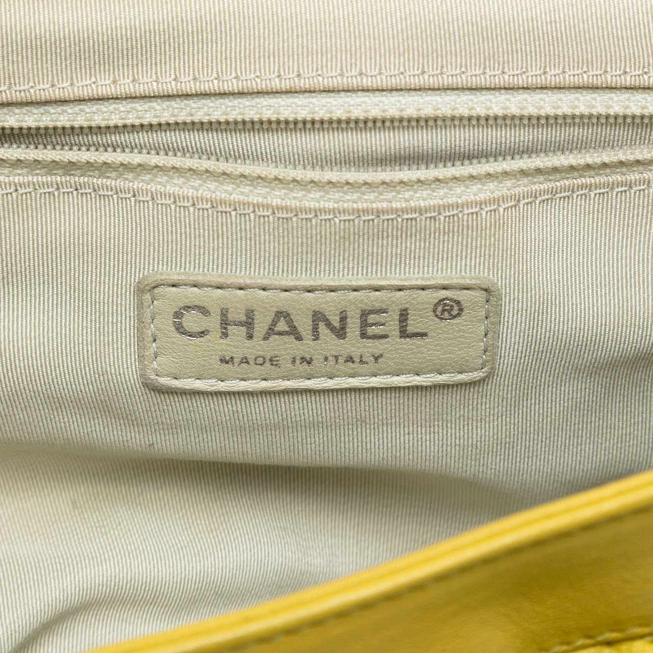 Chanel CC Quilted Lambskin Chain Around Flap Geel