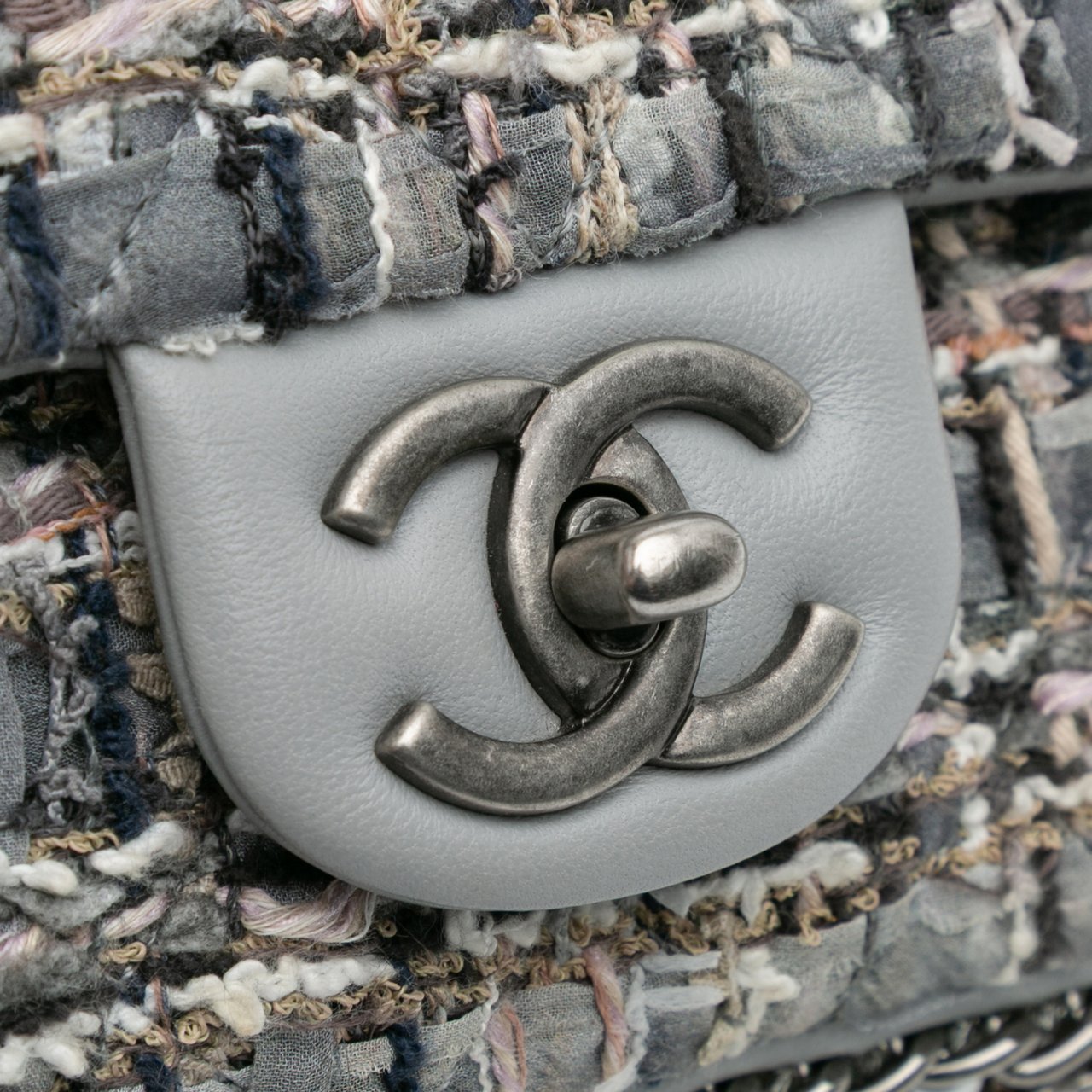 Chanel Mini Quilted Tweed River of Pearls Flap Grijs
