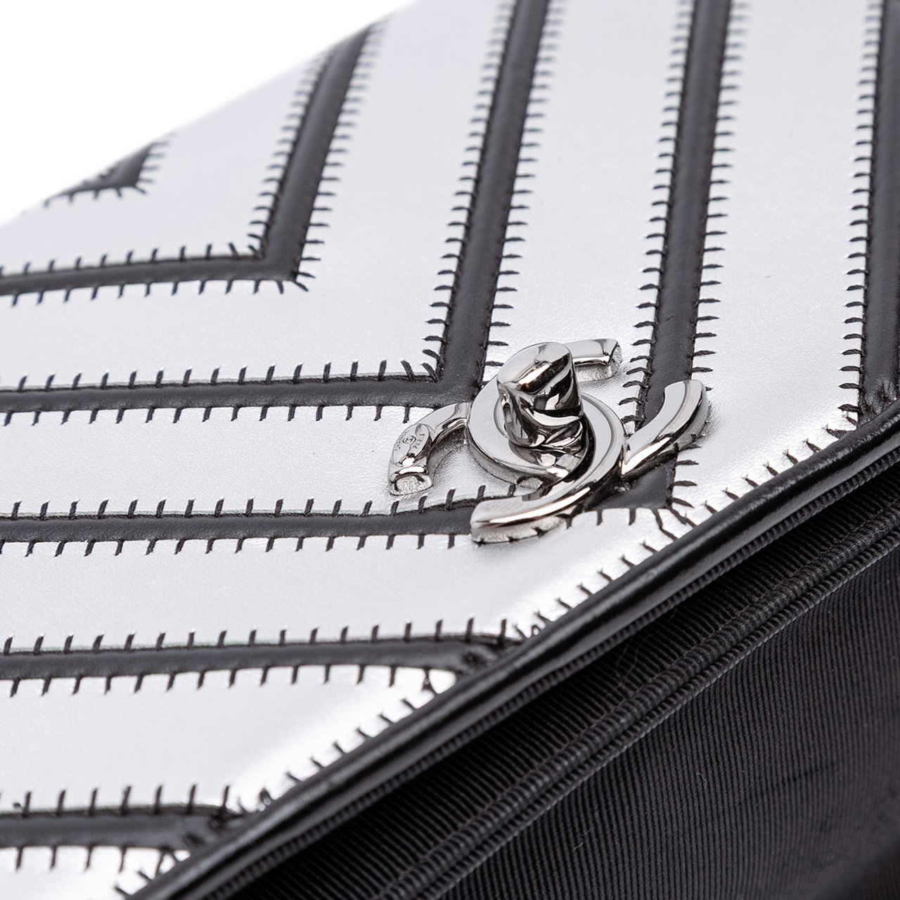 Chanel Small Chevron Lambskin Couture Flap Zilver