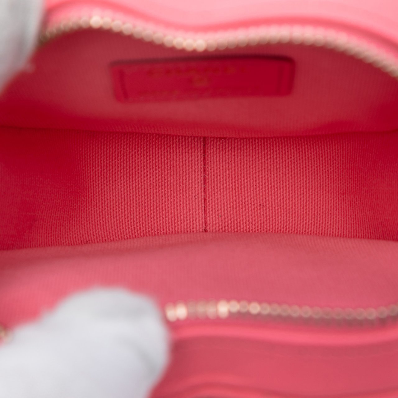 Chanel Mini Lambskin CC in Love Heart Crossbody Roze