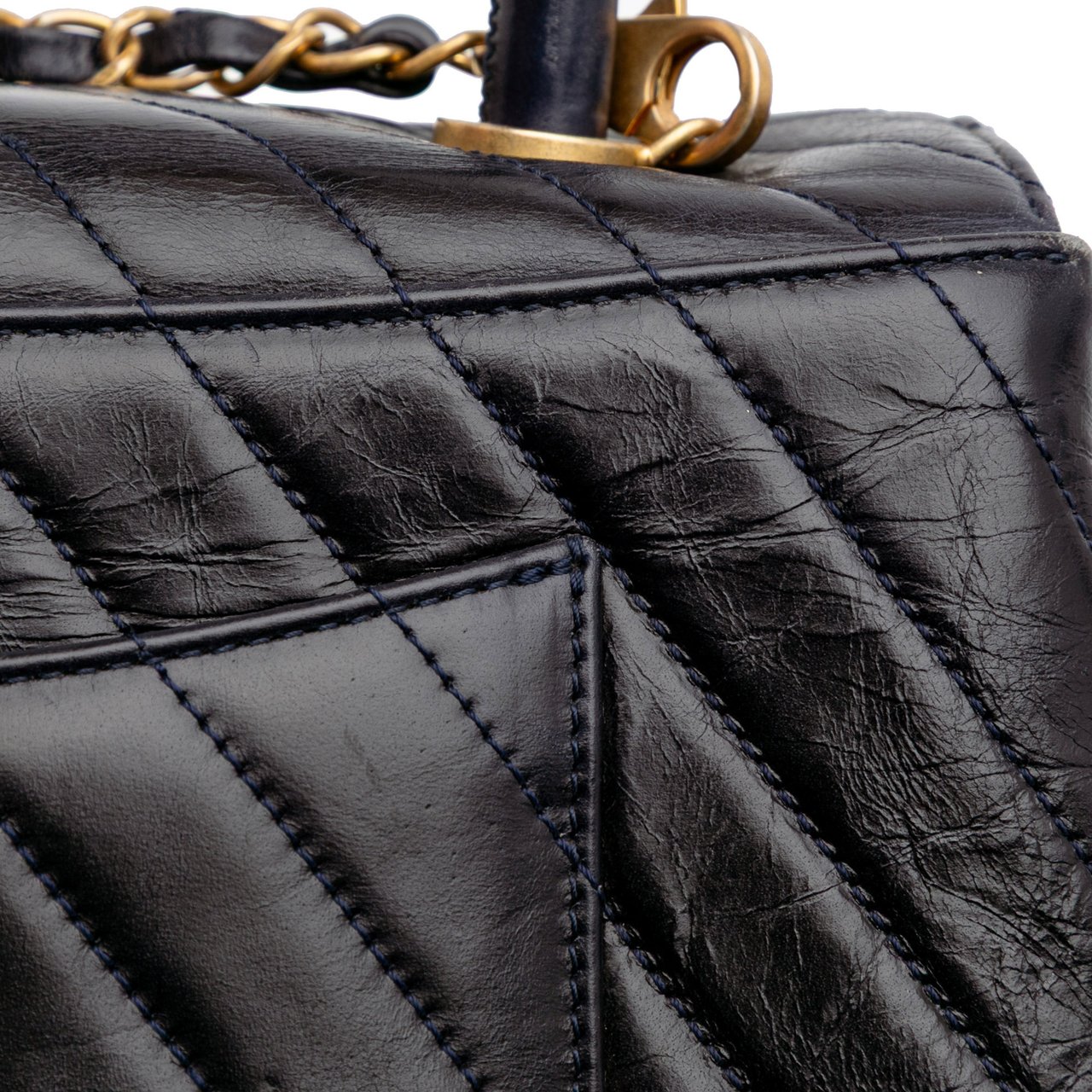 Chanel Medium Chevron Aged Calfskin Coco Top Handle Bag Zwart