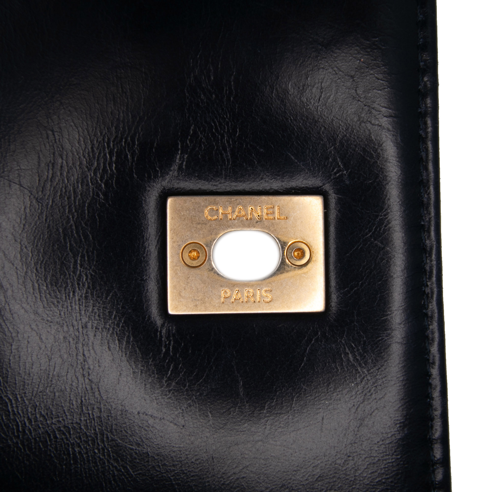 Chanel Medium Chevron Aged Calfskin Coco Top Handle Bag Zwart