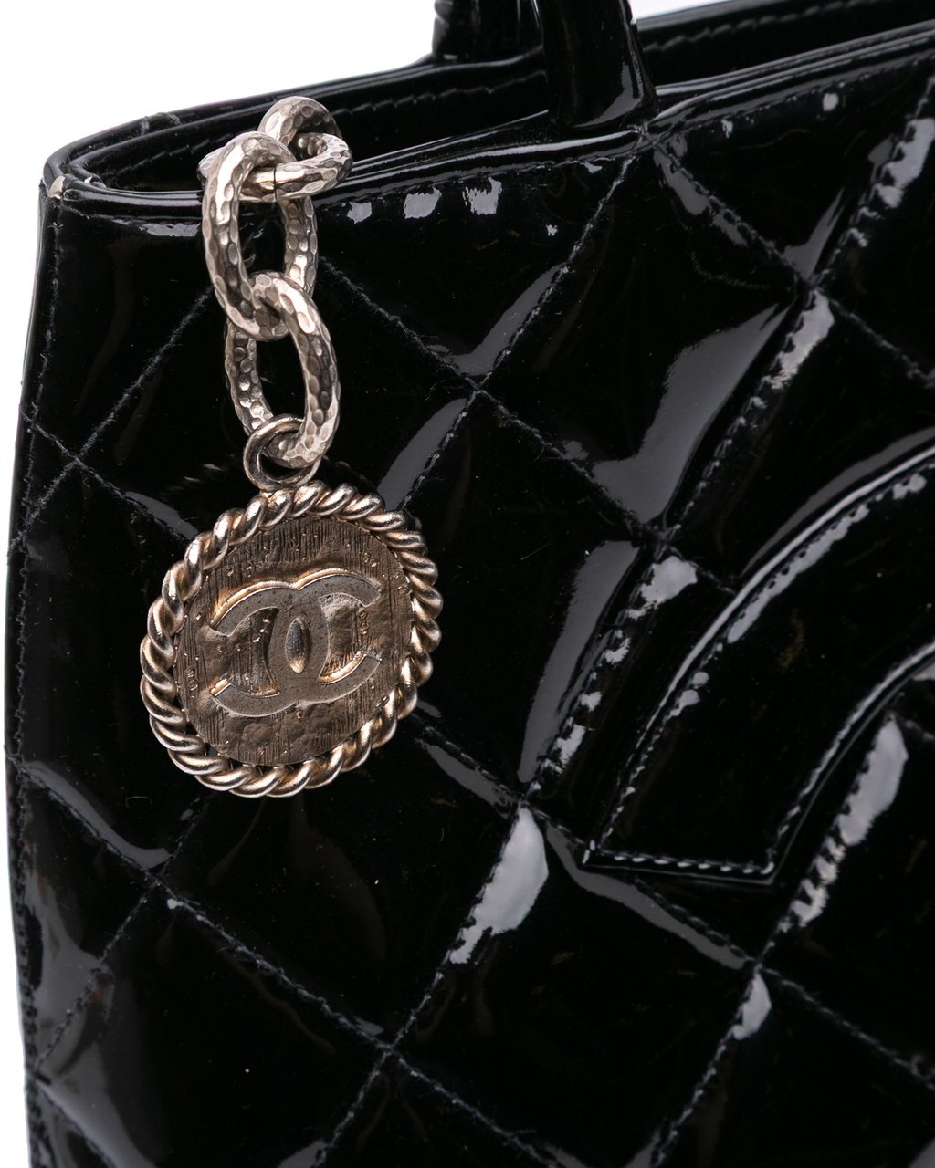 Chanel Patent Medallion Tote Zwart