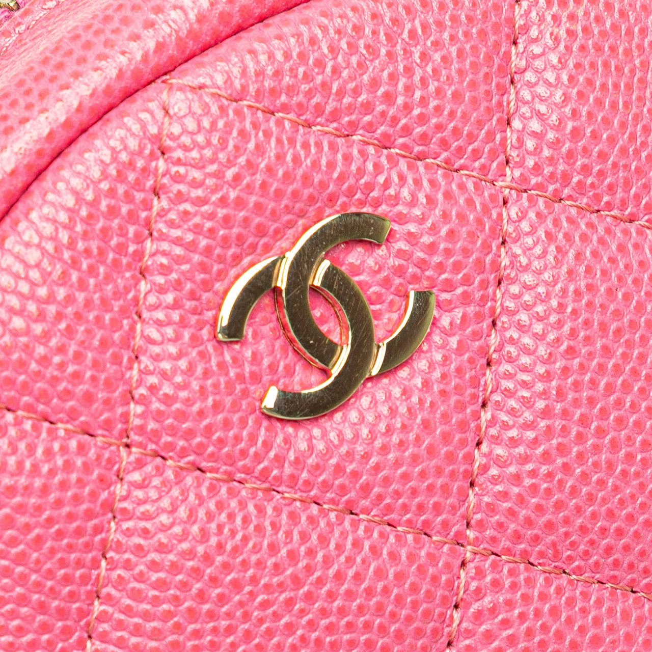 Chanel CC Quilted Caviar Round Clutch With Chain Roze