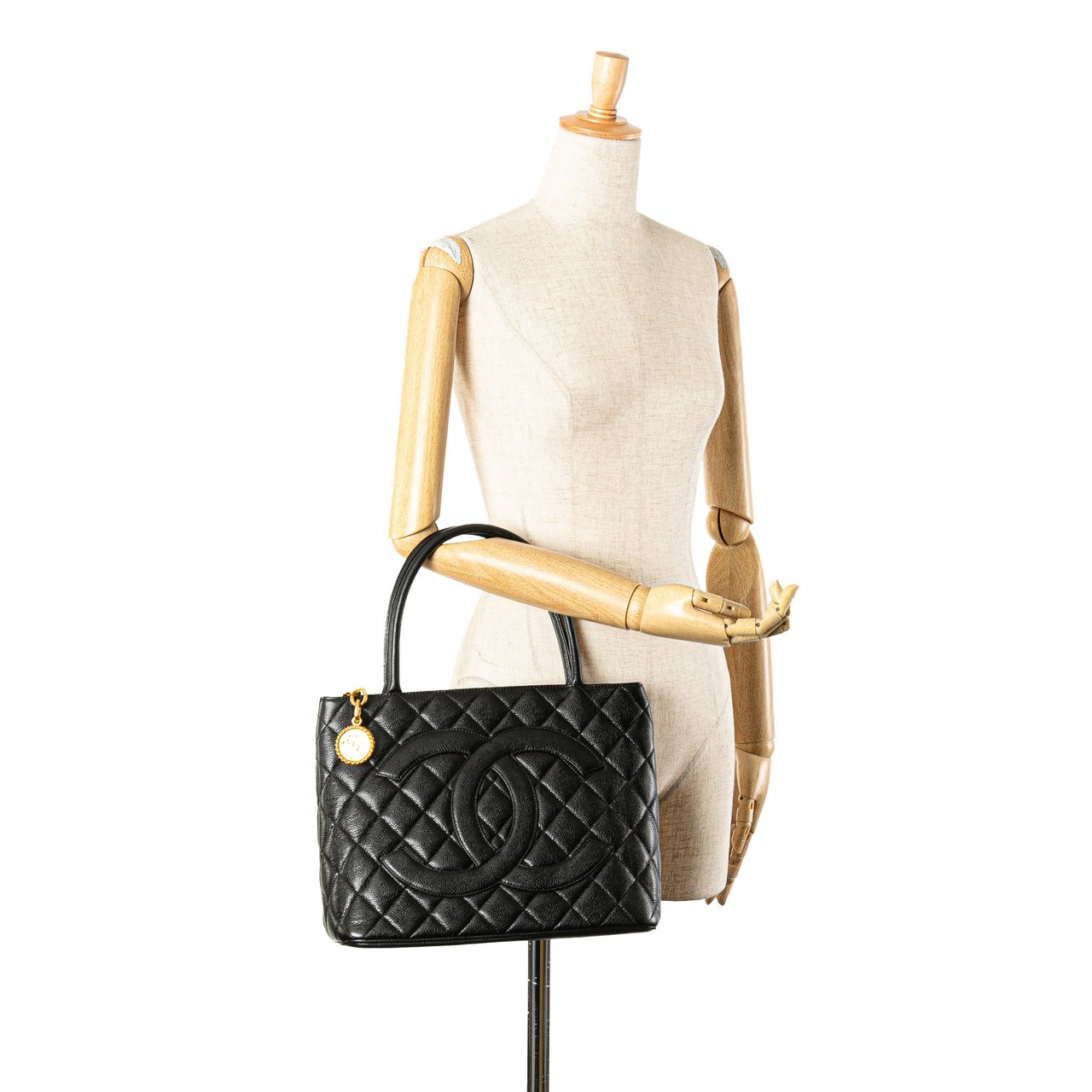 Chanel Caviar Medallion Tote Zwart