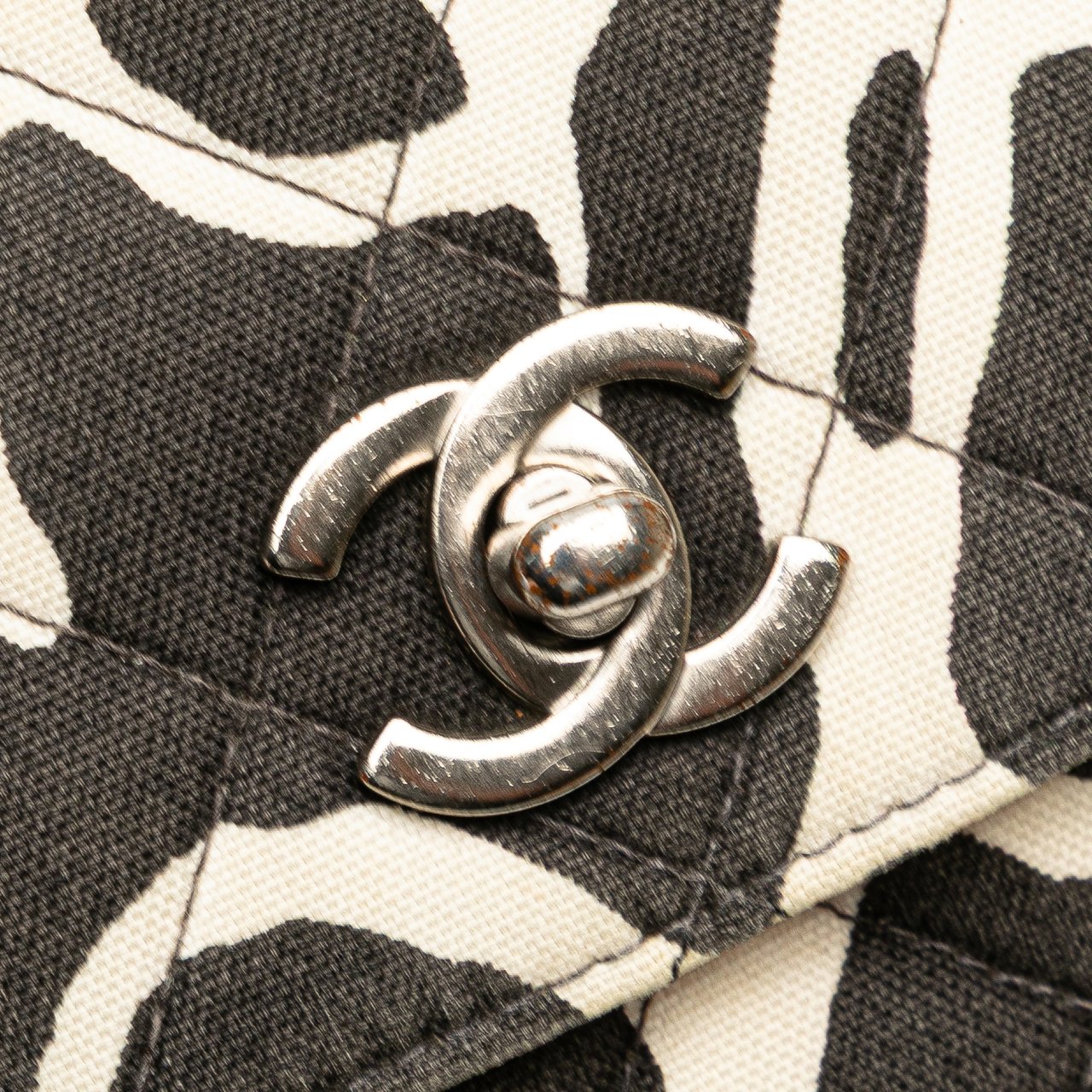 Chanel Medium CC Quilted Printed Canvas Single Flap Zwart