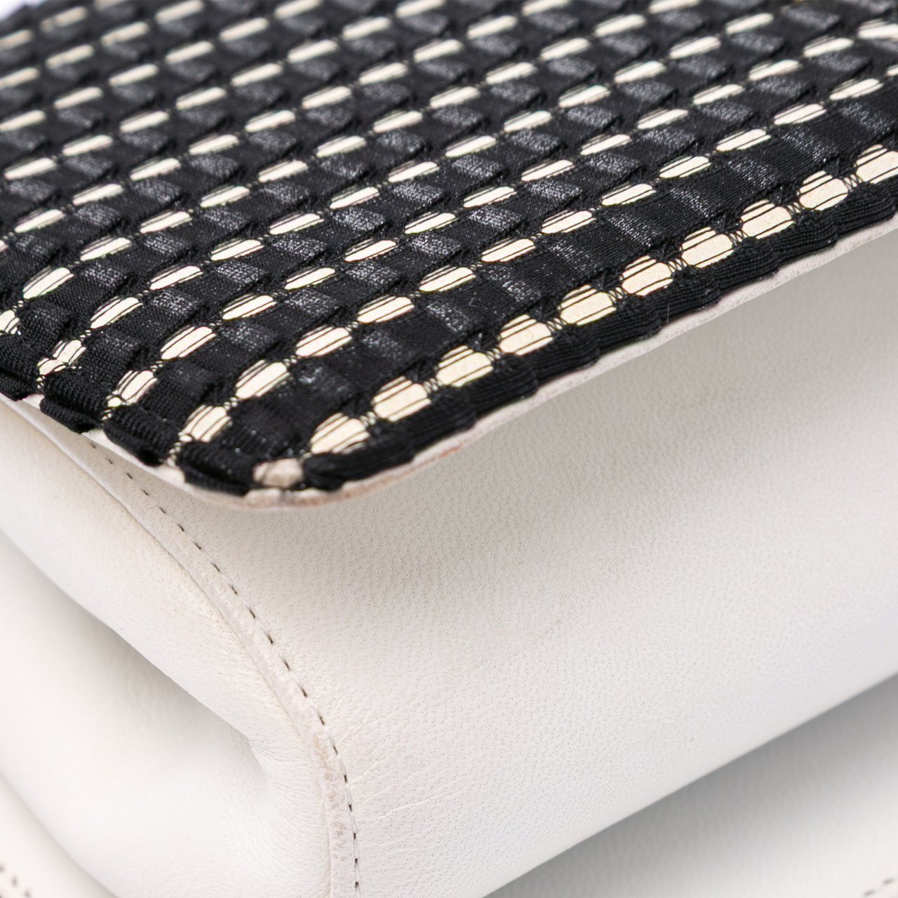 Chanel CC Bicolor Woven Lambskin Crystal Pearl Flap Zwart