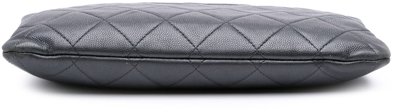 Chanel Medium CC Quilted Caviar O Case Clutch Zwart