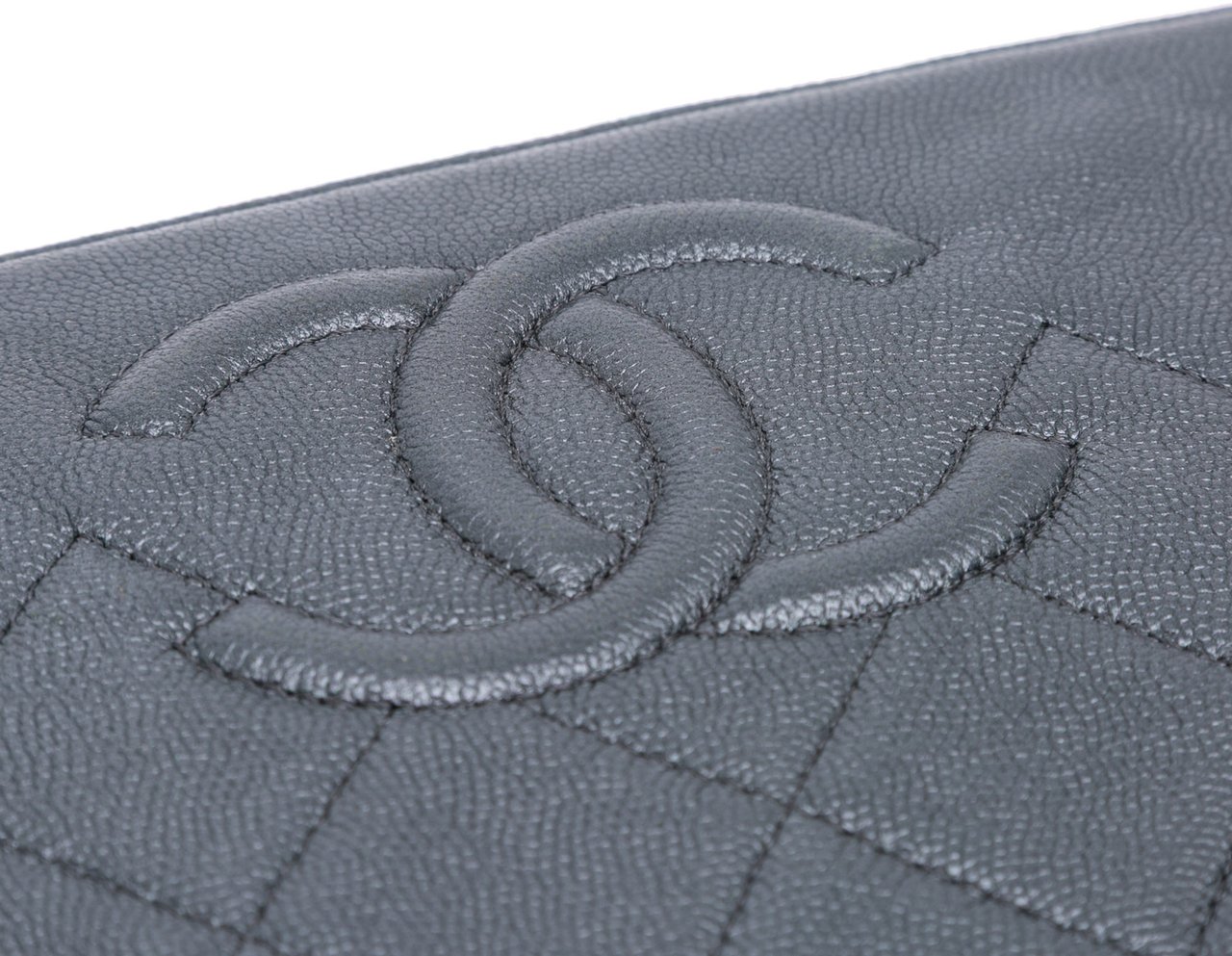 Chanel Medium CC Quilted Caviar O Case Clutch Zwart
