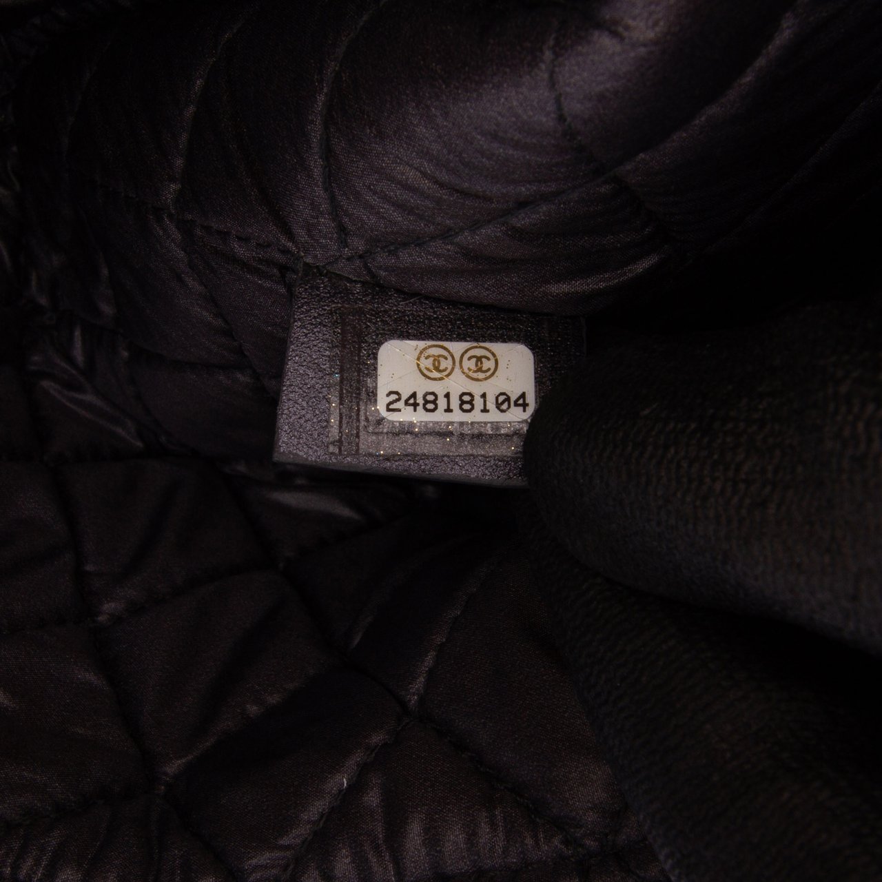 Chanel Medium CC Quilted Caviar O Case Clutch Zwart