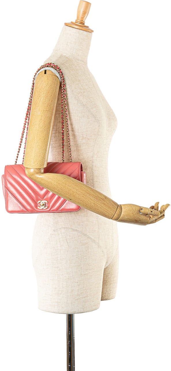 Chanel Mini Chevron Calfskin Statement Flap Roze