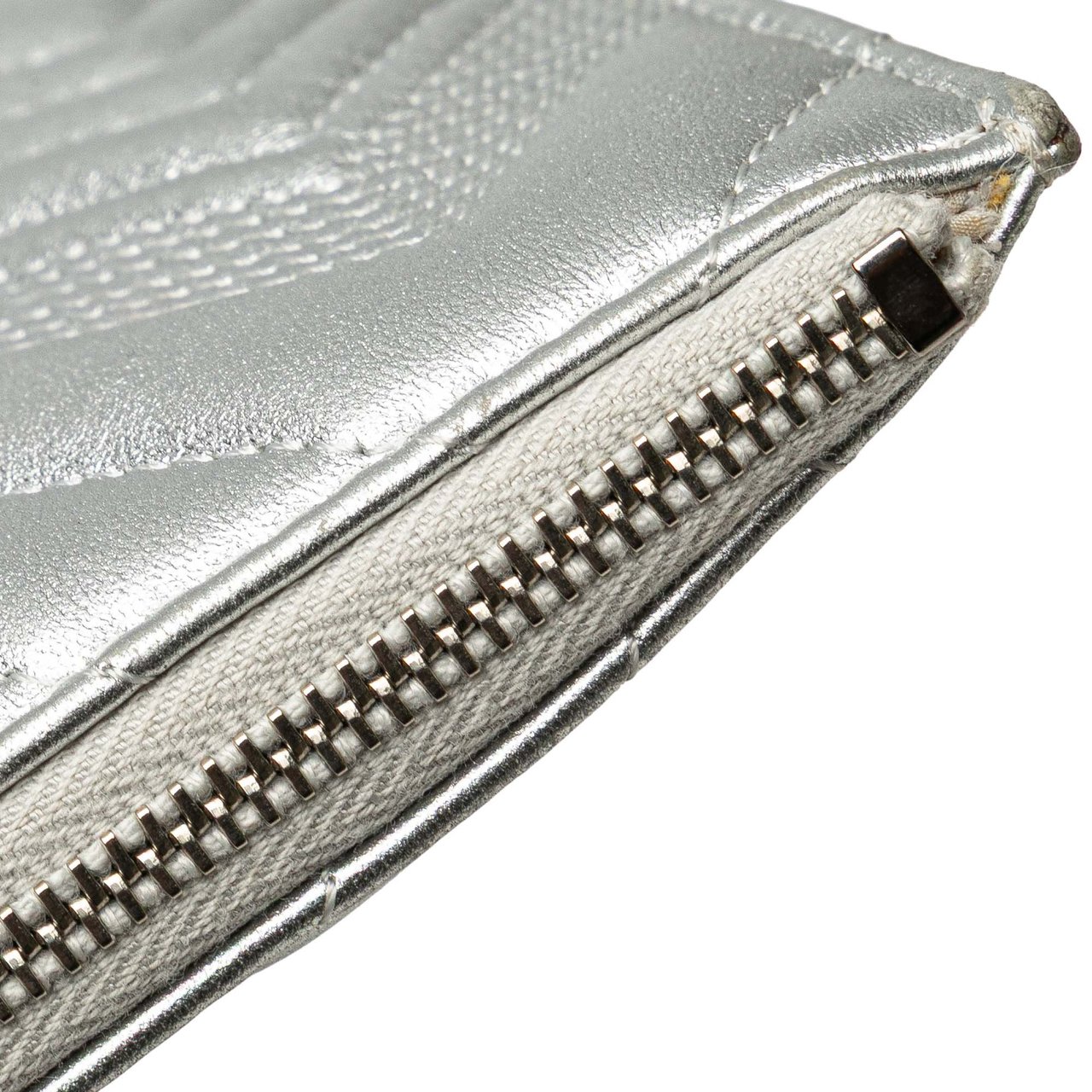 Chanel Medium Metallic Chevron Calfskin O Case Clutch Zilver