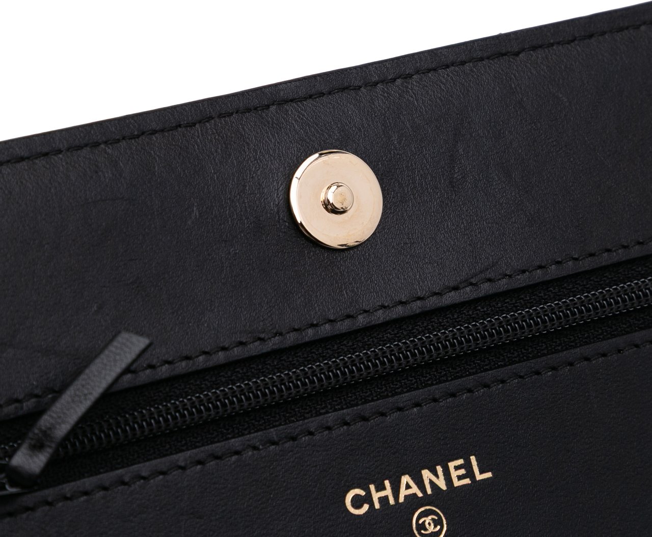 Chanel Bicolor Quilted Lambskin Camellia Wallet on Chain Zwart