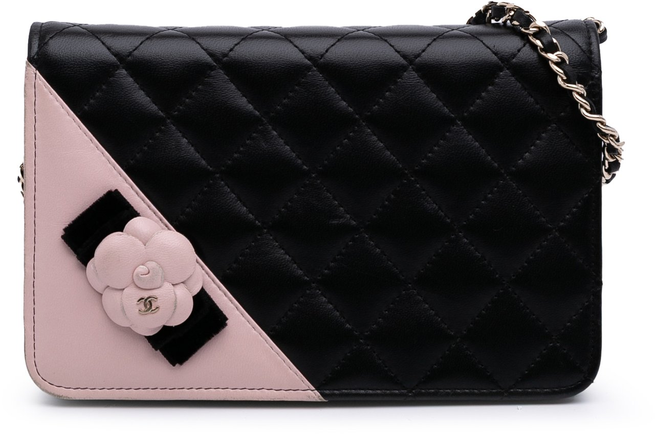 Chanel Bicolor Quilted Lambskin Camellia Wallet on Chain Zwart