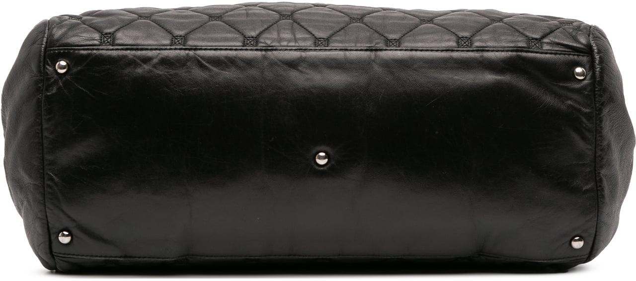 Chanel Quilted Lambskin Hidden Chain Bowler Bag Zwart