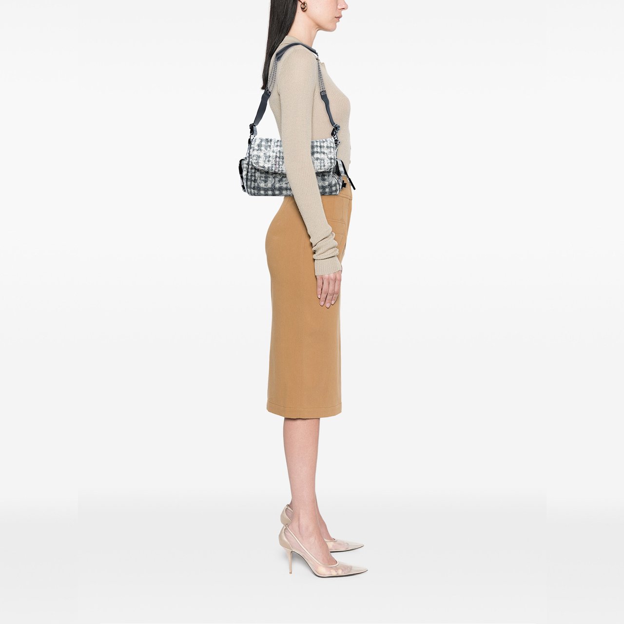 Chanel Tweed Camellia Chain Flap Shoulder Bag Zwart