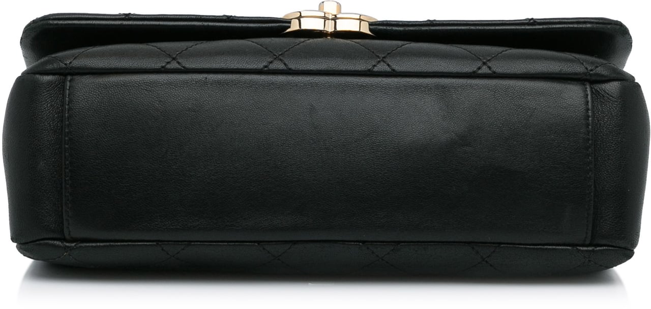 Chanel Large Lambskin Twist Chain Enamel CC Flap Zwart